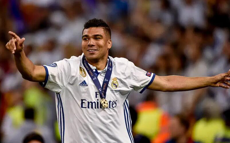 英超赛场曼联逆转水晶宫，卡塞米罗社交媒体激情庆胜